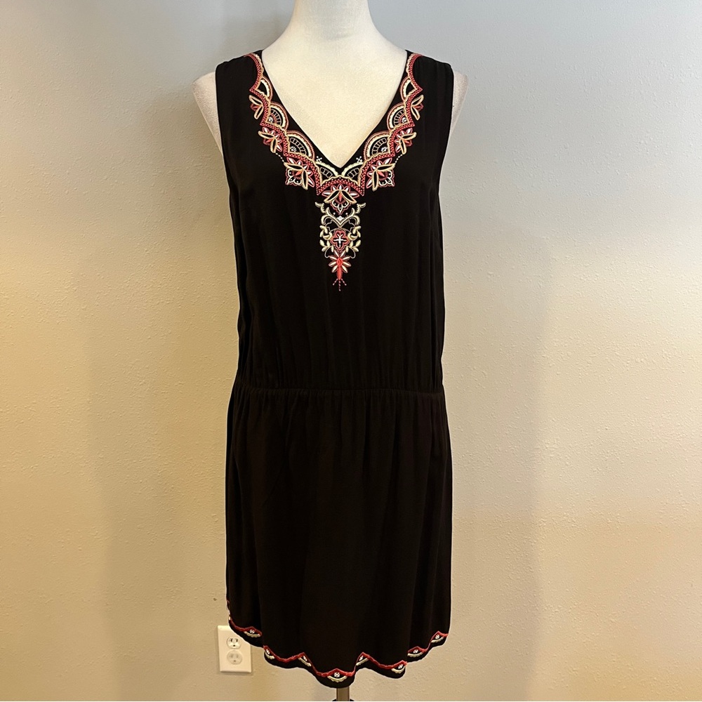 WHBM‎ embroidered Black Sleeveless mini Dress size small